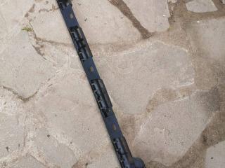 Кронштейн накладки на порог прав. Porsche Macan 1 поколение 2015, 3.0 л., дизель, 95B853558A