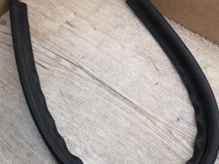 уплотнитель подкапотного пространства Porsche Macan 1 поколение 2015, 3.0 л., дизель, 95B823737