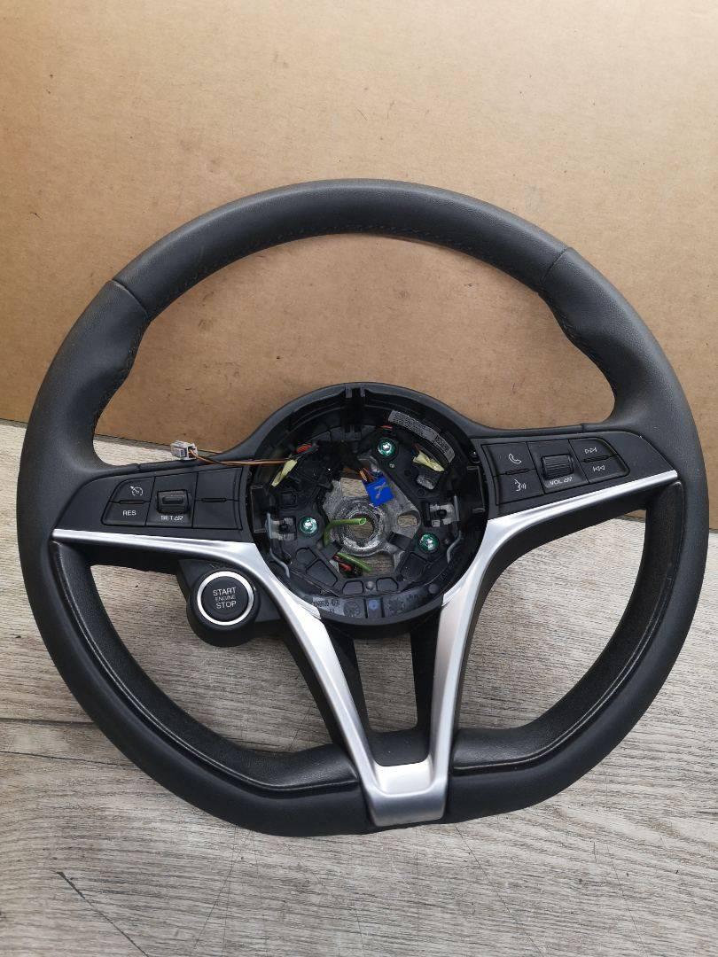 руль Alfa Romeo Giulia 2 поколение 2018, 2.0 л., бензин, АКПП, полный привод, 01561396700 - фото №1