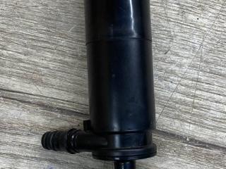 насос (моторчик) омывателя стекла Alfa Romeo Stelvio 1 поколение 2018, 2.9 л., бензин, 71740944