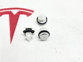 клипса Tesla Model Y 1 поколение (2020 - 2026)