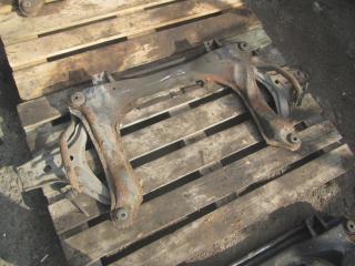 балка подвески передняя (подрамник) Audi 80 B3 1992