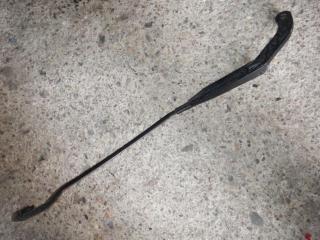 щеткодержатель (поводок стеклоочистителя, дворник) Audi 80 B3 1988