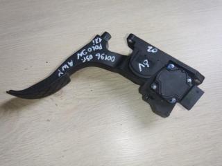 педаль Volkswagen Polo 4 поколение 2003, 1.2 л., бензин, МКПП, хетчбэк 5 дв.