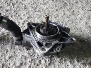 насос вакуумный Audi A6 4B/C5 1999, 2.5 л., дизель