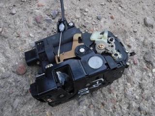 замок двери передней правой Volkswagen Golf 4 поколение 2001