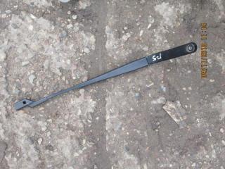 щеткодержатель (поводок стеклоочистителя, дворник) Volkswagen Golf 4 поколение 2004