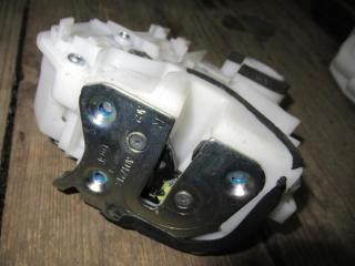 замок двери задней правой Mitsubishi Outlander 3 поколение 2014