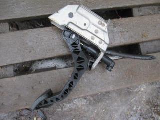 педаль сцепления Volkswagen Fox 2 поколение 5Z 2006, 1.2 л., бензин, МКПП, хетчбэк 5 дв., 6Q0721388C