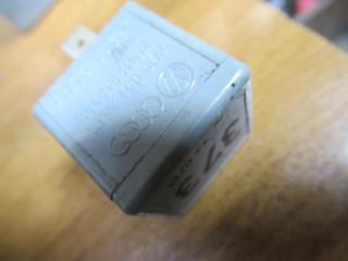 блок управления вентилятором (реле) Volkswagen Passat B5 1998, 8D0951253A