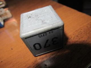 блок управления вентилятором (реле) Volkswagen Passat B5 1998, 8D0951253