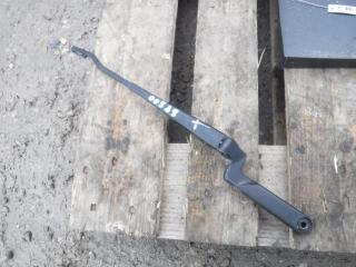 щеткодержатель (поводок стеклоочистителя, дворник) Volkswagen Polo 3 поколение 1995, 1.3 л., бензин, МКПП, хетчбэк 5 дв.