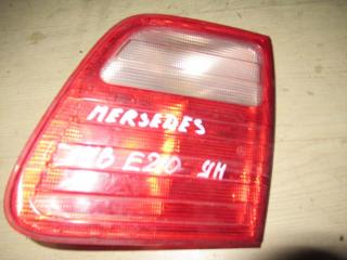 фонарь крышки багажника правый Mercedes-Benz E-Класс W210/S210 1998, универсал