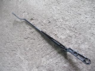 щеткодержатель (поводок стеклоочистителя, дворник) Hyundai i20 1 поколение 2010, 1.6 л., дизель, МКПП, хетчбэк 5 дв., 1J1955409A