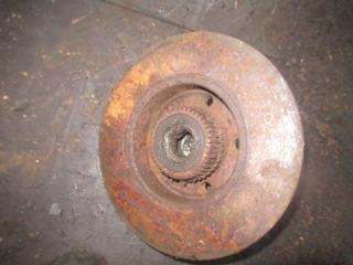 ступица задняя левая Volkswagen Passat B4 1995