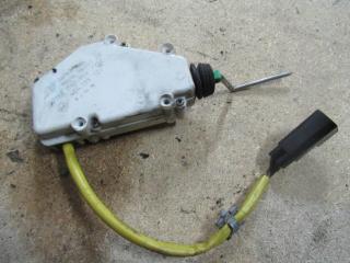 активатор (привод) замка двери Volkswagen Sharan 1 поколение 1998, 7M0959775C