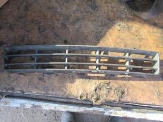 заглушка (решетка) в бампер Volkswagen Golf 3 поколение 1999, 1J0853677D