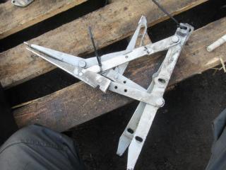 петля капота Mercedes-Benz Vito W638 2001, 2.2 л., дизель, МКПП, микроавтобус