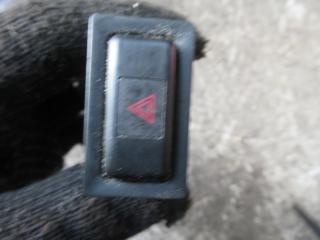 кнопка аварийной сигнализации Toyota RAV4 1 поколение (XA10) 1996, 2.0 л., бензин, МКПП, внедорожник 3 дв.