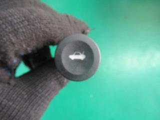 кнопка открытия багажника Ford Fiesta 4 поколение [рестайлинг] 2002, 1.4 л., бензин, МКПП, хетчбэк 5 дв.