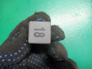 блок управления вентилятором (реле) Volkswagen Golf 3 поколение 1994, 191937503