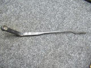 щеткодержатель (поводок стеклоочистителя, дворник) Audi A4 B5 1998, 1.8 л., бензин, МКПП, универсал, 8D1955407A