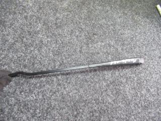 щеткодержатель (поводок стеклоочистителя, дворник) Mazda 121 2 поколение 1993, 97FG17526C2B