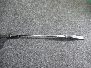 щеткодержатель (поводок стеклоочистителя, дворник) Ford Focus 2 поколение 2006, 4M5117526AB