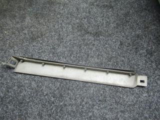 ресничка (ус) правой фары Mercedes-Benz W124 1 поколение 1990