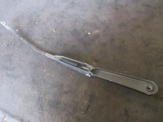 щеткодержатель (поводок стеклоочистителя, дворник) Renault Kangoo 1 поколение 2002, 1.5 л., дизель, МКПП, фургон, 8200158098