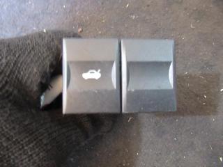 кнопка открытия багажника Ford Mondeo 3 поколение 2001, 1.8 л., бензин, МКПП, хетчбэк 5 дв., 1S719B514AA