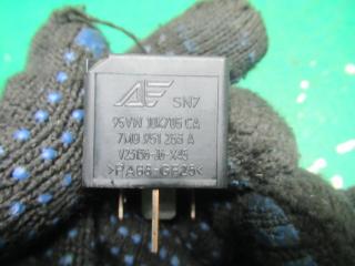 блок управления вентилятором (реле) Volkswagen Sharan 1 поколение [рестайлинг] 2003, 1.9 л., дизель, МКПП, минивэн, 7M0951253A