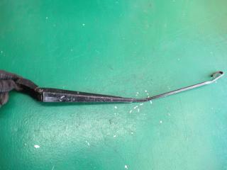 щеткодержатель (поводок стеклоочистителя, дворник) Mercedes-Benz Vito W639 2004, A6398200044