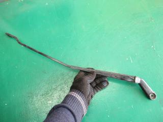 щеткодержатель (поводок стеклоочистителя, дворник) Volkswagen Golf 4 поколение 2001, 1J1955410