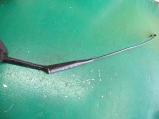 щеткодержатель (поводок стеклоочистителя, дворник) Opel Omega B 1999, 90493823