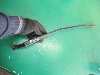 щеткодержатель (поводок стеклоочистителя, дворник) Volkswagen Passat B5 1999, 3B1955410