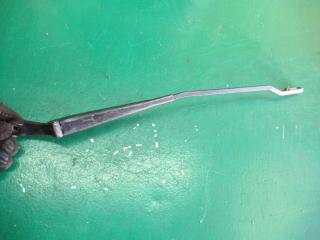 щеткодержатель (поводок стеклоочистителя, дворник) Volkswagen Passat B5 1999, 3B1955410