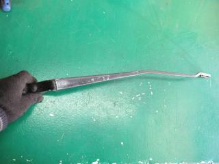 щеткодержатель (поводок стеклоочистителя, дворник) Mercedes-Benz Vito W639 2006, A6398200144