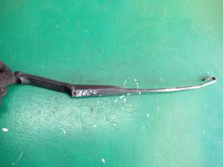 щеткодержатель (поводок стеклоочистителя, дворник) Audi A6 4A/C4 1996, 4A1955408A