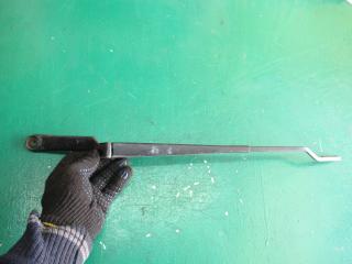 щеткодержатель (поводок стеклоочистителя, дворник) Volkswagen Golf 3 поколение 1999, 1J1955409A