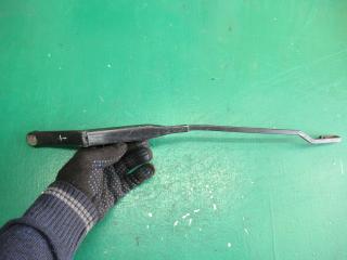 щеткодержатель (поводок стеклоочистителя, дворник) Audi A4 B5 1996, 8D1955408