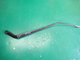 щеткодержатель (поводок стеклоочистителя, дворник) Peugeot 206 1 поколение 2001