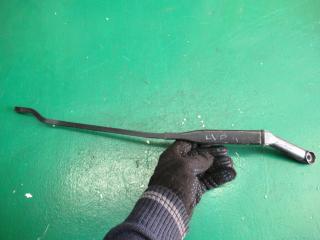 щеткодержатель (поводок стеклоочистителя, дворник) Opel Vectra B 1996, 90504175