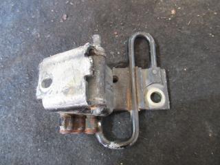 петля двери Volkswagen Passat B5 1998, 4B0831412B