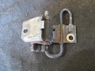 петля двери Volkswagen Golf 3 поколение 1999, 4B0831412A