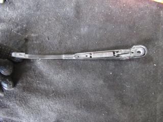 щеткодержатель (поводок стеклоочистителя, дворник) Mercedes-Benz E-Класс W210/S210 [рестайлинг] 2000, 3.2 л., дизель, АКПП, универсал