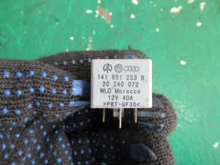 блок управления вентилятором (реле) Volkswagen Golf 3 поколение 1999, 1.4 л., бензин, МКПП, хетчбэк 5 дв., 141951253B