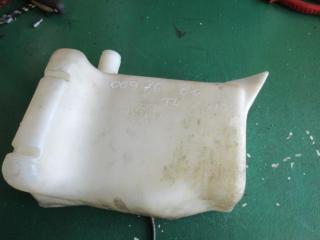 бачок омывателя Volkswagen Transporter T4 1996, 1.9 л., дизель, МКПП, микроавтобус, 701955453B