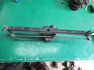 механизм стеклоочистителя (трапеция дворников) Audi 100 С3 1987