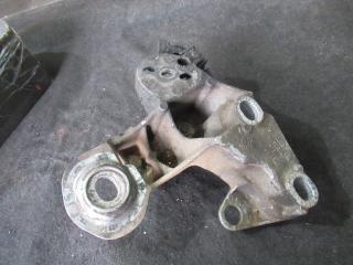 кронштейн (крепление) Volkswagen Passat B5 1998, 8E0199352